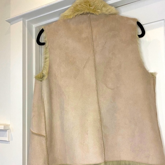 Ann Taylor LOFT Faux Fur Vest - Picture 3 of 3